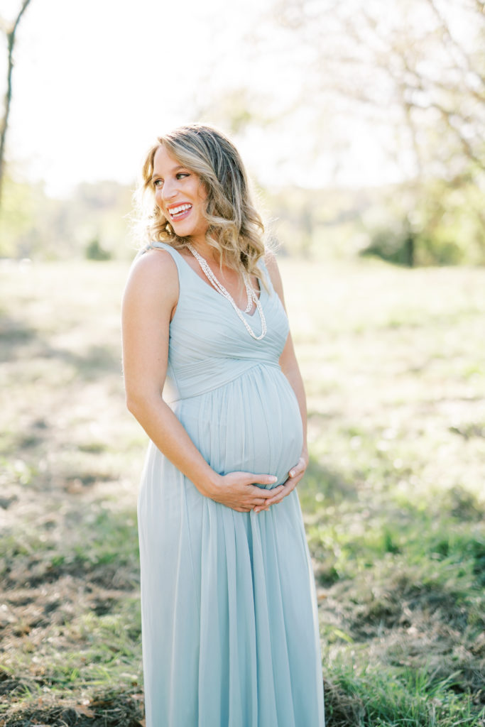Maternity-session-mom-holding-belly