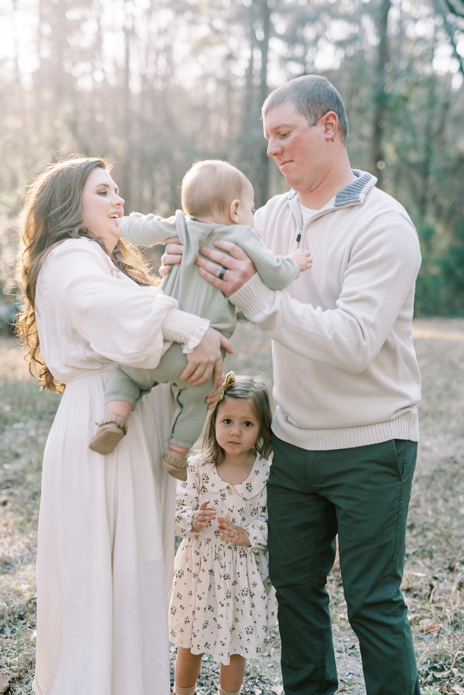columbia-sc-photographer-mom-passing-baby-to-dad